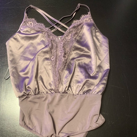 Woman’s silk purple bodysuit with lace - Picture 3 of 8